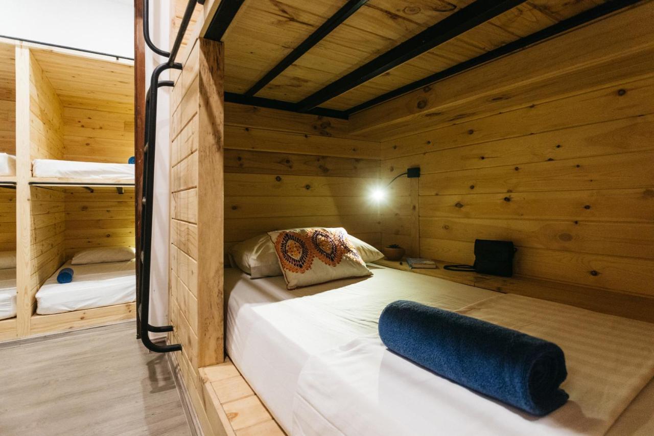Island Hostels Colombo Exterior photo A capsule hotel in Tokyo